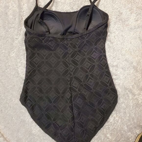 Womans Catalina one piece swimsuit,  size lg - Picture 2 of 4